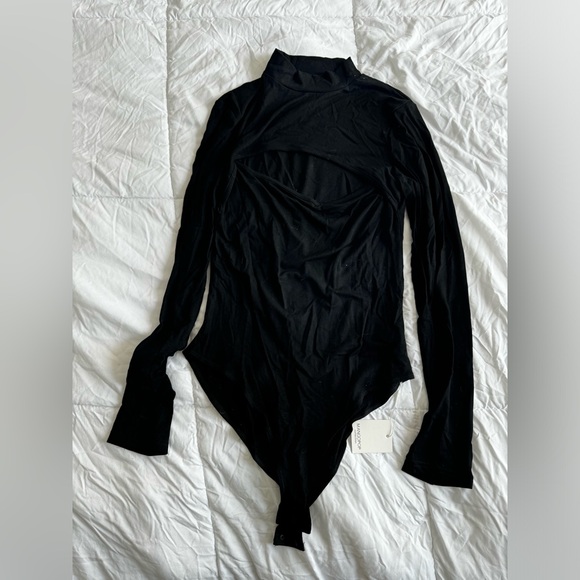 Black Cutout Bodysuit - Picture 3 of 7